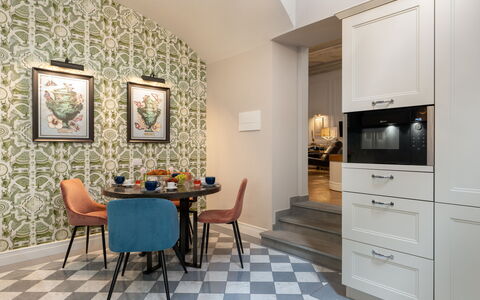 Pazzi Penthouse Luxury Apartment in Florence by Pa: Möbel, Eigentum, Bilderrahmen, Cabinetry, Stuhl, Tabelle, Holz, Interior Design, Flooring, Fussboden