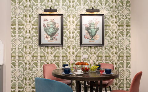 Pazzi Penthouse Luxury Apartment in Florence by Pa: Tabelle, Möbel, Eigentum, Stuhl, Holz, Textil, Interior Design, Bilderrahmen, Wand, Kunst
