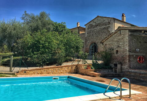 Villa San Giovanni: Himmel, Wasser, Pflanze, Eigentum, Gebäude, Azurblau, Fenster, Schwimmbad, Baum, Rechteck