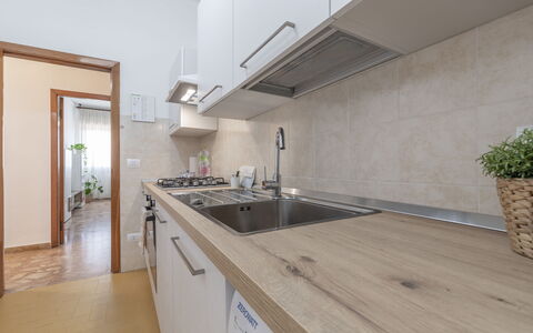 Casa Rivamare: Zapfhahn, Cabinetry, Countertop, Sinken, Spüle, Pflanze, Armatur, Gebäude, Küche, Zimmerpflanze