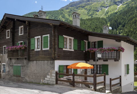 Incanto Walser Apartments Ronco: Gebäude, Eigentum, Fenster, Himmel, Pflanze, Berg, Haus, Hütte, Wohngebiet, Nachbarschaft