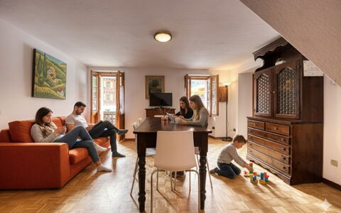 Appartamento Piazza Centrale: Möbel, Interior Design, Flooring, Holz, Fussboden, Couch, Zimmer, Tabelle, Decke, Wohnzimmer