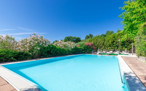 Villa La Pagliarina: Wasser, Himmel, Pflanze, Eigentum, Schwimmbad, Grün, Blau, Azurblau, Rechteck, Schatten