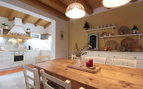 Oasi Casamaras, Brenta River, Wifi, Ac: Countertop, Cabinetry, Eigentum, Möbel, Küche, Tabelle, Holz, Beleuchtung, Interior Design, Küchengerät