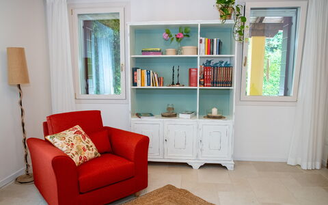 Oasi Casamaras, Brenta River, Wifi, Ac: Möbel, Eigentum, Produkt, Holz, Regal, Bilderrahmen, Interior Design, Regale, Fenster, Wohnzimmer