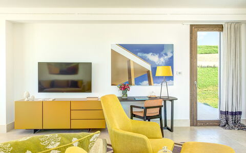 Villa Smeraldo - Sea Front | By Rocco Forte Villas: Eigentum, Möbel, Tabelle, Couch, Wohnzimmer, Stuhl, Gelb, Die Architektur, Interior Design, Holz