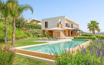 Villa Smeraldo - Sea Front | By Rocco Forte Villas: Pflanze, Wasser, Eigentum, Gebäude, Himmel, Azurblau, Baum, Blume, Die Architektur, Schwimmbad