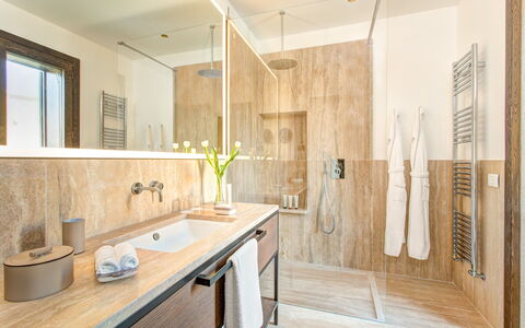 Villa Agata - Sea View | By Rocco Forte Villas: Cabinetry, Sinken, Eigentum, Zapfhahn, Countertop, Armatur, Badezimmerschrank, Holz, Interior Design, Spüle