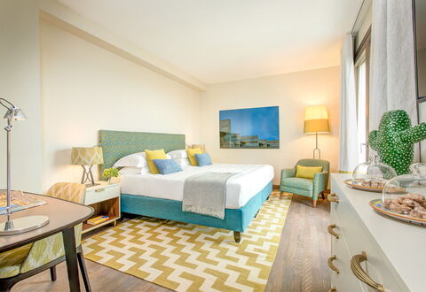 Villa Agata - Sea View | By Rocco Forte Villas: Möbel, Eigentum, Gebäude, Grün, Komfort, Tabelle, Beleuchtung, Textil, Interior Design, Fussboden