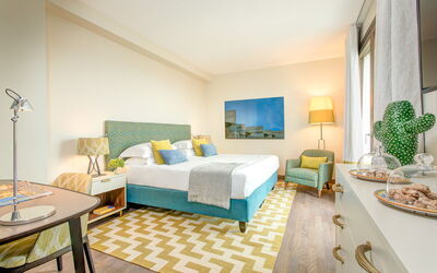 Villa Agata - Sea View | By Rocco Forte Villas: Möbel, Eigentum, Gebäude, Grün, Komfort, Tabelle, Beleuchtung, Textil, Interior Design, Fussboden