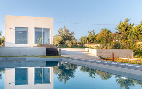 Eremita Villa Sicily: Wasser, Pflanze, Himmel, Azurblau, Schatten, Baum, Schwimmbad, Gewässer, Wohngebiet, Freizeit