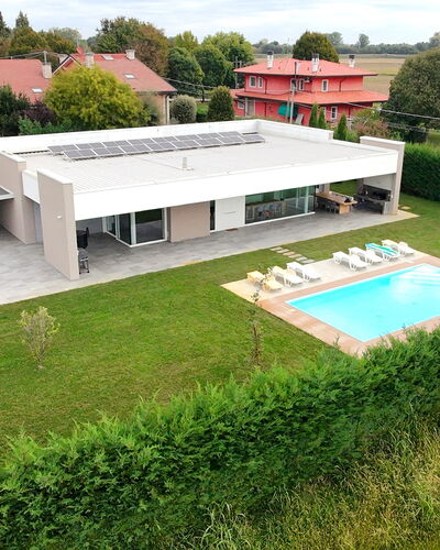 Stima Home, Padova, Pool, Ac: Schwimmbad, Schatten, Resort, Estate, Hof, Kunstrasen, Design, Landscaping, Villa, Garten