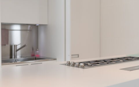 Villa Vinner: Countertop, Küchengerät, Cabinetry, Sinken, Holz, Flooring, Küche, Rechteck, Haushaltsgerät, Major Appliance