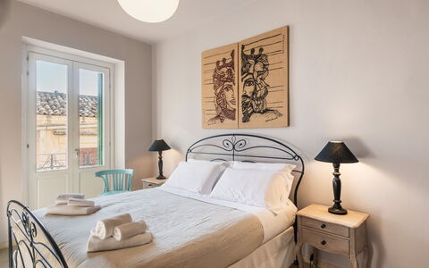 Terrazza Di Erika: Möbel, Eigentum, Komfort, Holz, Textil, Bettrahmen, Bett, Beleuchtung, Die Architektur, Flooring