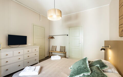 Donna Rosa Holiday Home: Möbel, Gebäude, Eigentum, Cabinetry, Komfort, Holz, Interior Design, Schublade, Haus