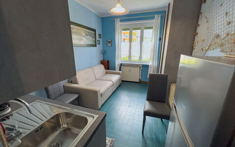 Casa Carlotta - San Bartolomeo Al Mare: Möbel, Eigentum, Sinken, Interior Design, Stuhl, Couch, Fussboden, Flooring, Haus