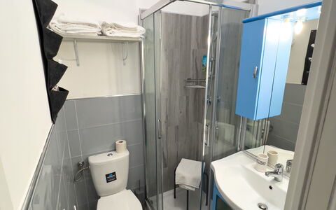 Casa Carlotta - San Bartolomeo Al Mare: Armatur, Spiegel, Sinken, Gebäude, Lila, Badezimmer, Bad Sink, Zapfhahn, Interior Design