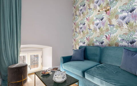 Torretta Penthouse Luxury Apartment In Florence By: Interior Design, Textil, Möbel, Wohnzimmer, Hintergrund, Dekokissen, Kissen, Vorhang
