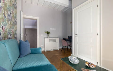 Torretta Penthouse Luxury Apartment In Florence By: Interior Design, Möbel, Flooring, Wand, Fussboden, Holz, Zimmer, Textil, Zuhause, Wohnzimmer