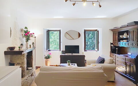Casa sul Torrente: Möbel, Interior Design, Wand, Flooring, Light Fixture, Zimmer, Decke, Holz, Fussboden, Wohnzimmer