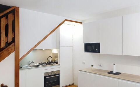 Casa sul Torrente: Küche, Interior Design, Flooring, Countertop, Holz, Decke, Fussboden, Cabinetry, Küchengerät, Major Appliance