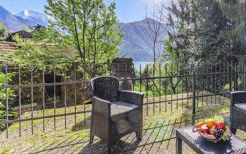Casa sul Torrente: Möbel, Stuhl, Gebirge, Gartenmöbel, Balkon, Senke, Eco Hotel, Zimmerpflanze, Zaun, Resort