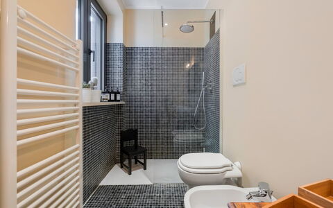 A Casa Di Camillo, Nepi, a C, Wifi: Gebäude, Armatur, Interior Design, Badezimmer, Fussboden, Flooring, Holz, Toilleten Sitz, Grundeigentum