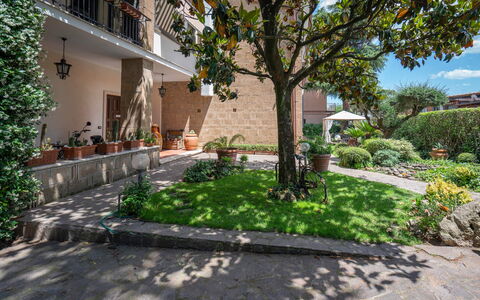 A Casa Di Camillo, Nepi, a C, Wifi: Pflanze, Eigentum, Gebäude, Strassenbelag, Baum, Grundstueck, Urban Design, Haus, Nachbarschaft, Wohngebiet