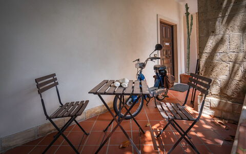 A Casa Di Camillo, Nepi, a C, Wifi: Möbel, Tabelle, Gebäude, Stuhl, Holz, Flooring, Fussboden, Hartholz, Vorhang, Haus