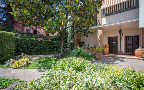 A Casa Di Camillo, Nepi, a C, Wifi: Pflanze, Gebäude, Die Architektur, Baum, Strassenbelag, Gras, Gehölz, Urban Design, Wohngebiet, Grundeigentum