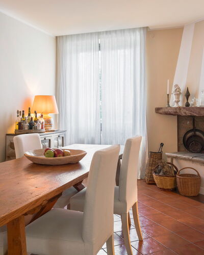 A Casa Di Camillo, Nepi, a C, Wifi: Tabelle, Möbel, Eigentum, Stuhl, Holz, Interior Design, Orange, Die Architektur, Fussboden