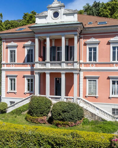 Gardenia: Pflanze, Himmel, Gebäude, Eigentum, Fenster, Haus, Holz, Grundstueck, Hütte, Treppe