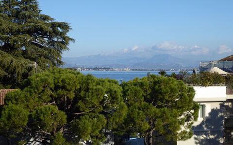 Catullo 18 Apartment, Garda Lake, Jacuzzi, Fitness: Himmel, Wasser, Wolke, Berg, See, Baum, Landschaft, Horizont, Stadt, Bergstation