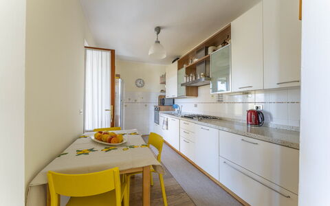 Camaiore House With Pool, La Casa Dei Ricci: Cabinetry, Möbel, Countertop, Tabelle, Holz, Interior Design, Stuhl, Küche, Küchengerät