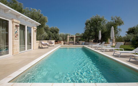 Terra Mater: Schwimmbad, Estate, Gartenmöbel, Water Feature, Schatten, Resort, Villa, Thermae