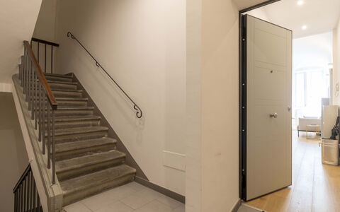 Atelier la Scala: Gebäude, Holz, Haus, Flooring, Treppe, Halle, Grundeigentum, Tür, Hartholz