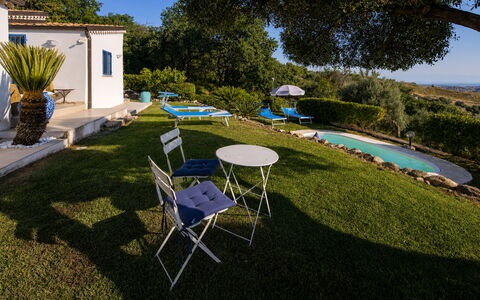 Villa Acquaro, Santa Caterina Dello Ionio, Pool, A: Blau, Schwimmbad, Gartenmöbel, Resort, Garten, Landscaping, Estate, Schatten, Garten, Ferienort