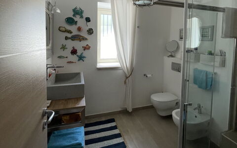 Villa Acquaro, Santa Caterina Dello Ionio, Pool, A: Interior Design, Flooring, Armatur, Fussboden, Badezimmer, Zimmer, Beleuchtung, Installation, Toilette, Decke