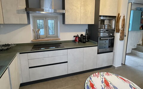 Villa Acquaro, Santa Caterina Dello Ionio, Pool, A: Flooring, Möbel, Fussboden, Countertop, Interior Design, Küche, Küchengerät, Major Appliance, Haushaltsgerät, Herd