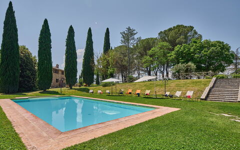 Villa Conte Jacopo: Wasser, Pflanze, Himmel, Grün, Baum, Freizeit, Rechteck, Landschaft, Gras, Natürliche Landschaft