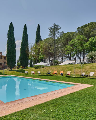 Villa Conte Jacopo: Wasser, Pflanze, Himmel, Grün, Baum, Freizeit, Rechteck, Landschaft, Gras, Natürliche Landschaft