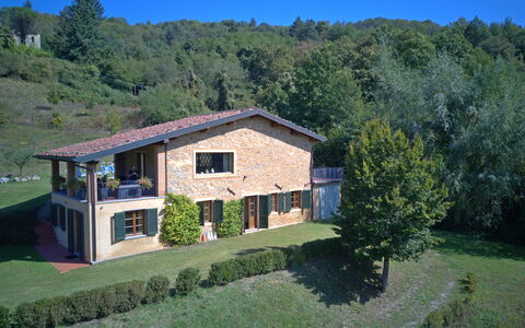 Casetta Verde: Pflanze, Himmel, Fenster, Gebäude, Haus, Natürliche Landschaft, Hochland, Grundstueck, Hütte, Baum