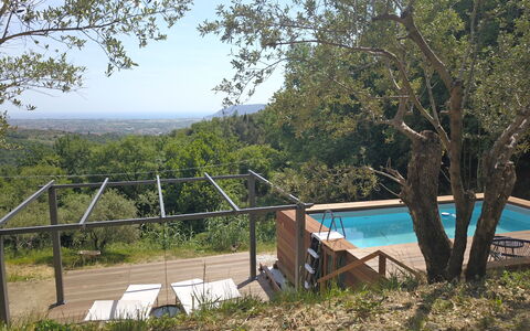 Villa Di Confine: Pflanze, Himmel, Pflanzengemeinschaft, Baum, Schatten, Vegetation, Schwimmbad, Grundstueck, Gras, Freizeit