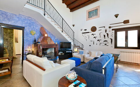 Villa Castellammare: Bilderrahmen, Möbel, Eigentum, Couch, Tabelle, Komfort, Fenster, Azurblau, Interior Design, Wohnzimmer