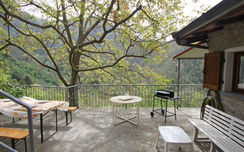 Casa Le Grotte: Möbel, Fenster, Pflanze, Tabelle, Schatten, Baum, Interior Design, Gartenmöbel, Freizeit, Tisch Im Freien