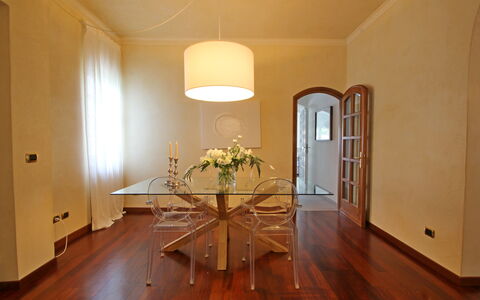 Villa Di Magra: Tabelle, Möbel, Eigentum, Gebäude, Halle, Holz, Interior Design, Beleuchtung, Stuhl, Pflanze