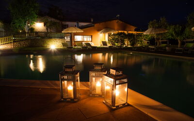 Villa Angelica: Wasser, Eigentum, Gebäude, Pflanze, Gewässer, Baum, Himmel, Haus, Schwimmbad