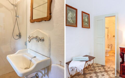 Masseria Tagliente: Spiegel, Zapfhahn, Sinken, Eigentum, Armatur, Bad Sink, Gebäude, Interior Design, Badezimmer, Bilderrahmen