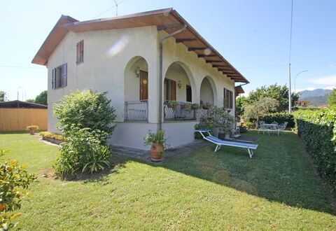 Casa Il Prato: Pflanze, Himmel, Eigentum, Gebäude, Fenster, Baum, Grundstueck, Tür, Hütte, Haus