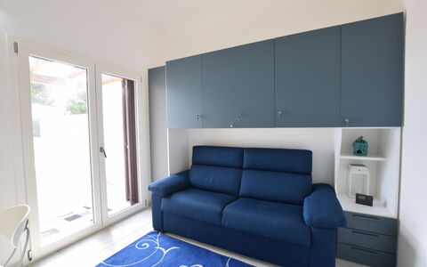 Villa Del Sole In Budoni Sea View: Couch, Rechteck, Interior Design, Holz, Fussboden, Farbe, Studio Couch, Grundeigentum, Schatten, Wohnzimmer
